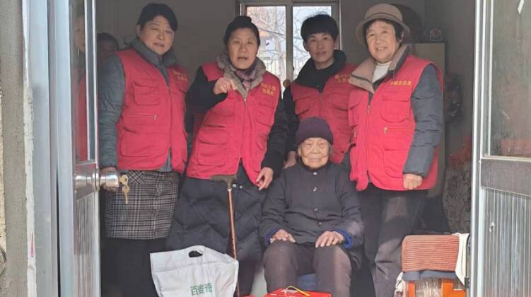 平邑县地方镇开展三八妇女节困难妇女关爱慰问活动